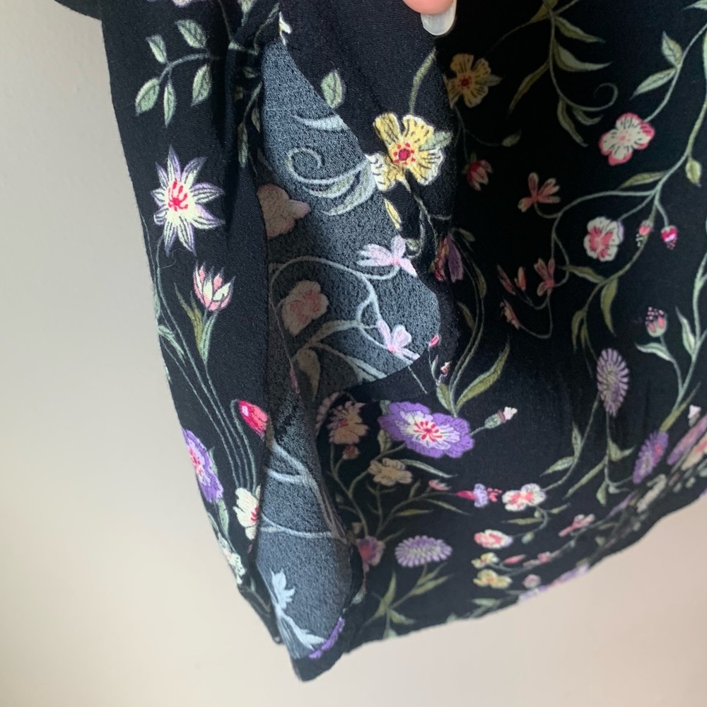 LC Lauren Conrad floral top round hem key hole back - Picture 5 of 10